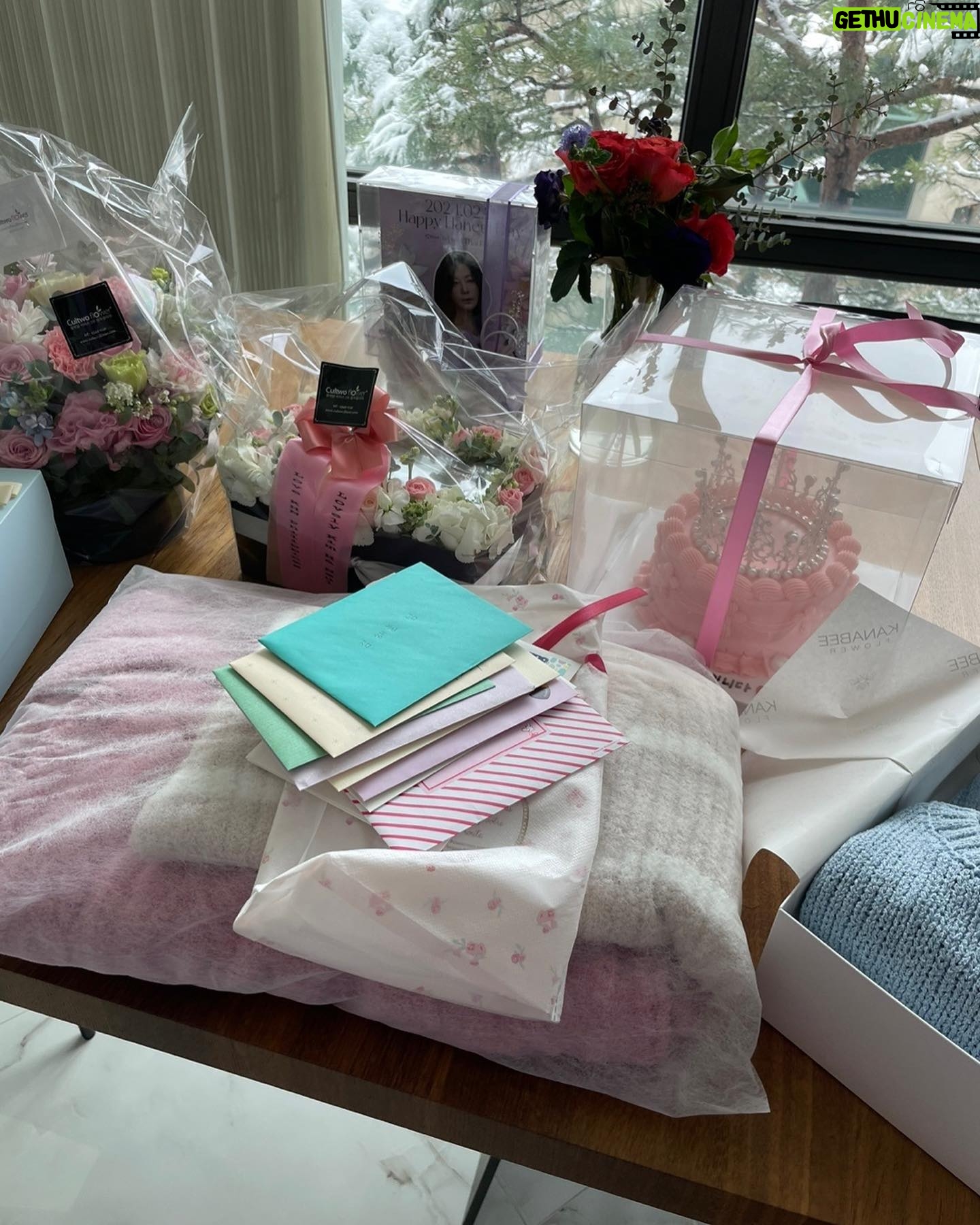 Kim Ha-neul Instagram - Thanks to all of youπ©΅ λ§€λ
보λ΄μ£Όμλ μμκ³Ό μ¬λ κ°μ¬λ립λλ€..π λλΆμ λ°λ»ν μμΌ λ³΄λμ΄μπ₯°
