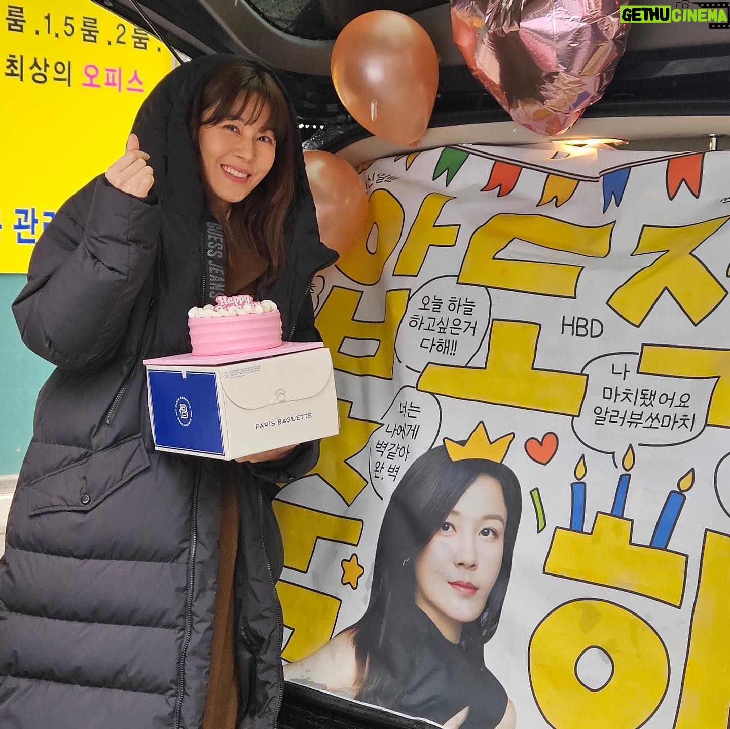 Kim Ha-neul Instagram - 오늘 비랑눈이와서 풍선 다 떨어졌다고 속상해했지만 언니는 너무 고맙고 감동이었어~💜 오늘 축하해주신 모든 분들 감사드려요🙋♀️