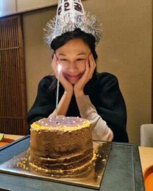 Kim Ha-neul Instagram - 여러 장 찍고싶었지만.. 장난꾸러기 덕분에..실패😅
그래도 가족과 함께 행복한 시간 보냈어요💚
축하해주신 모든 분들 감사합니다🥰