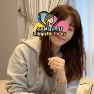 Kim Ha-neul Instagram - 함께해줘서 너무 고마워~ 늘 소중해💜