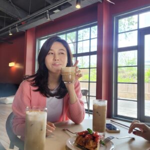 Kim Ha-neul Instagram - 🥤🍰💚