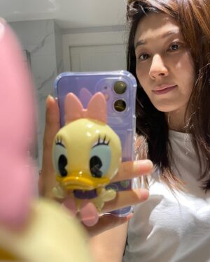 Kim Ha-neul Instagram - 주말 잘 보내고 계세요? ^^ 
데이지덕과 함께 🎀