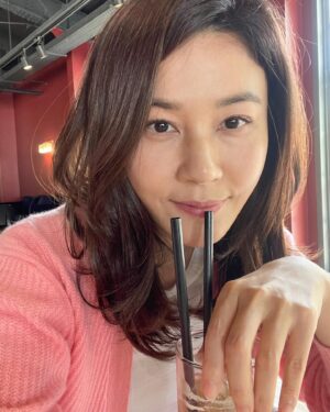 Kim Ha-neul Instagram - 여름이니까~아이스커피🎶😏