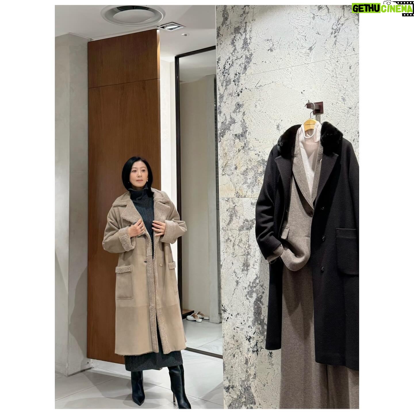 Kim Hee-ae - 11.7K Likes - .
겨울 패션 아이템들은 클래식에 가까울수록 멋스러운 것 같아요
특유의 차분하면서도 로맨틱한 분위기를 즐긴답니다 🤍🩶
@prendangfashion 의 초대로
신세계 백화점 강남점에 다녀왔어요
#김희애 #KIMHEEAE @yg_stage