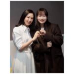Kim Hee-ae Instagram - . ’데드맨‘ VIP 시사회에 출동한 YG 식구들 🤍 바쁜 와중에 응원하러 와준 이쁜 후배들 고마워~🫶🏻 (일정상 시사회에 함께 못 했지만 응원 보내준 YG 식구들 모두 감사해요 든든 💪🏻) #영화 #데드맨 #시사회 #YG친목짤 #김희애 #KIMHEEAE @yg_stage