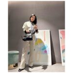 Kim Hee-ae Instagram - . HUG~🖤 #광고 #FerragamoHugBag @ferragamo #김희애 #KIMHEEAE @yg_stage