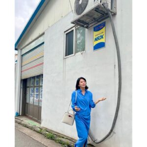 Kim Hee-ae Instagram - .
영화 '더 문' 홍보 일정 마치고
문래동 나들이 💙
골목골목 빈티지한 무드가 매력적인 동네

#퇴근이닷 #신난다
#KIMHEEAE #김희애 @yg_stage
