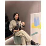 Kim Hee-ae Instagram - . HUG~🖤 #광고 #FerragamoHugBag @ferragamo #김희애 #KIMHEEAE @yg_stage