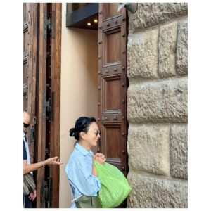 Kim Hee-ae Instagram - .
예술과 낭만의 도시 
피렌체의 낮과 밤을 만끽 

메디치 박물관의 어마어마한 규모에 가슴이 웅장해지기도 했구요 👍🏻

#FLORENCE #여행
#김희애 #KIMHEEAE @yg_stage