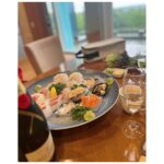 Kim Hee-ae Instagram - . 행복한 생일 디너에 와인이 빠질 수 없죠! 축하해 주신 분들 모두 감사해요 🥂 #김희애 #KIMHEEAE @yg_stage