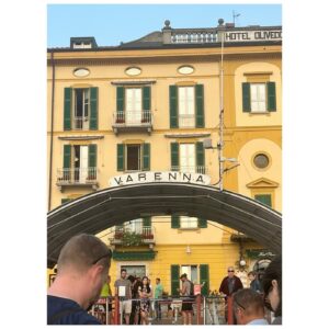 Kim Hee-ae Instagram - .
오늘 업로드 하나 더!

여긴 밀라노, 꼬모 호수에서 
저 진짜 즐거워 보이죠? 🤍

#MILANO #LAKECOMO #여행
#김희애 #KIMHEEAE 
@yg_stage