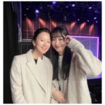 Kim Hee-ae Instagram - . 며칠 전 ‘퀸메이커’에서 함께했던 후배 채원이가 출연한 공연을 보고 왔어요 ❤️ 갑자기 추워진 날씨에 감기 조심하세요 🫶🏻 #연극 #메이드인제인 #김희애 #KIMHEEAE @yg_stage