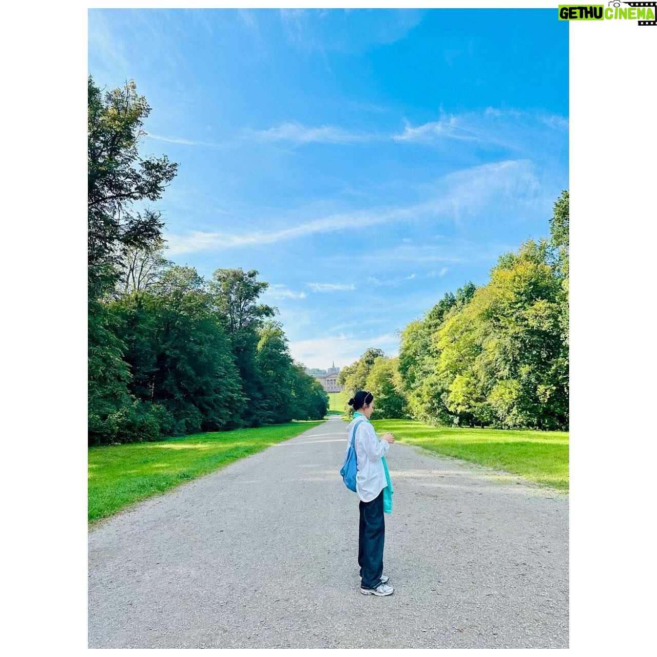 Kim Hee-ae - 11.8K Likes - .
프랑크푸르트에서
그림 같은 하늘 🩵
#FRANKFURT #여행
#김희애 #KIMHEEAE @yg_stage