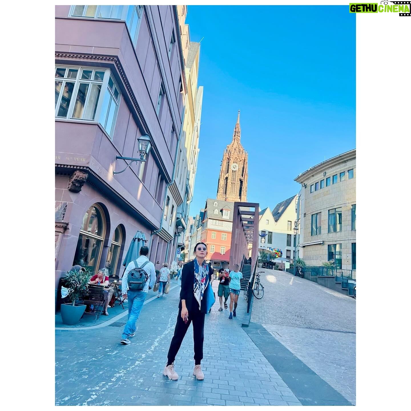 Kim Hee-ae - 11.8K Likes - .
프랑크푸르트에서
그림 같은 하늘 🩵
#FRANKFURT #여행
#김희애 #KIMHEEAE @yg_stage
