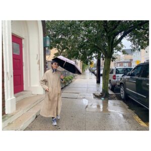 Kim Hee-ae Instagram - .
저는 오랜만에 여유로운 시간을 보내고 있어요
맛있는 음식 그리고 멋진 풍경과 함께 🤍

여러분도 편안하고 즐거운 추석 연휴 보내세요 🫶🏻

#김희애 #KIMHEEAE 
@yg_stage