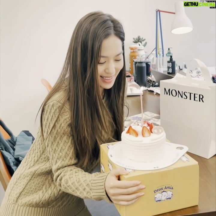 Kim Hee-jung Instagram - Happy Birthday to me🥳💕
