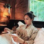 Kim Hee-jung Instagram - Good morning from paradise😇🌺