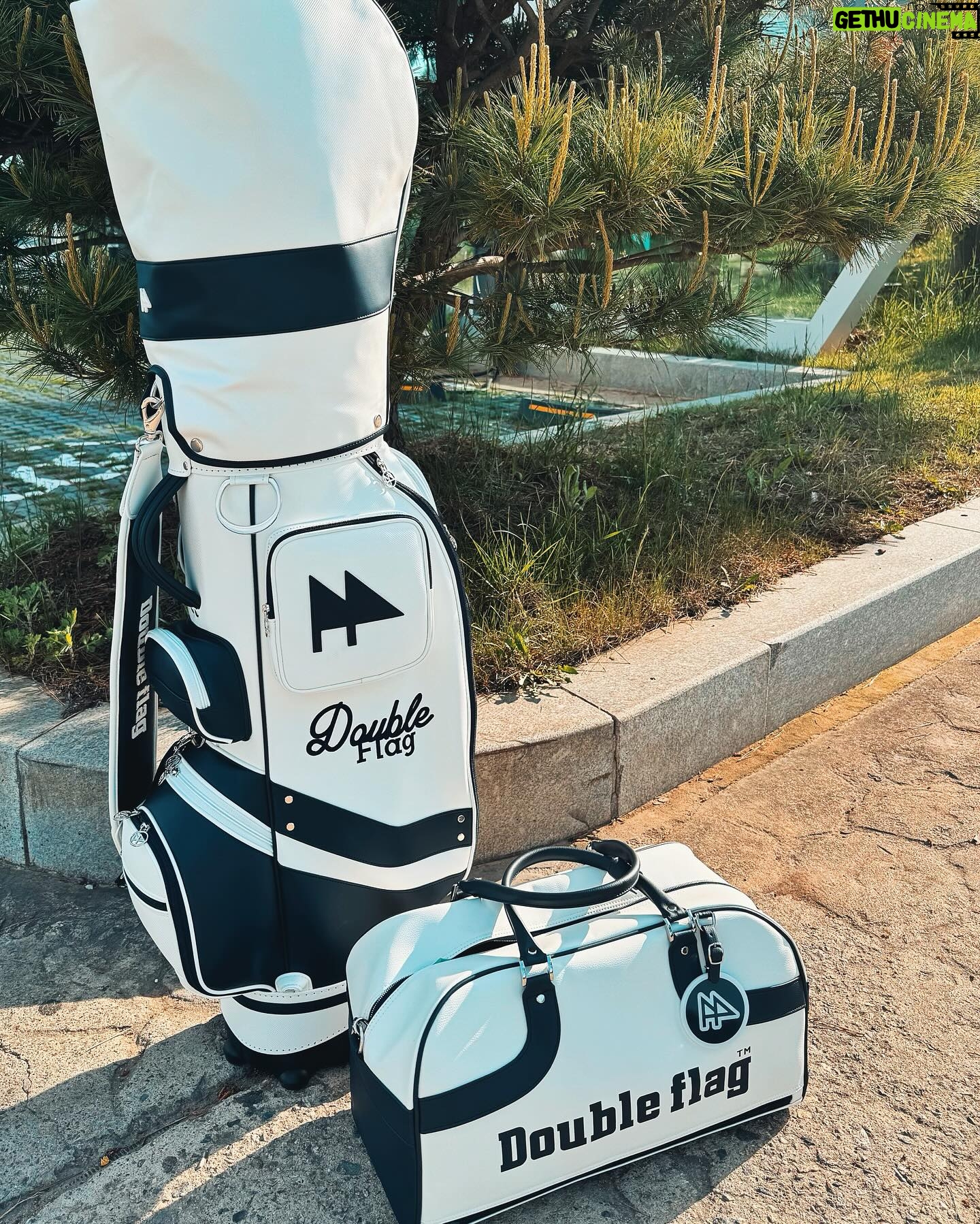 Kim Hee-jung Instagram - Double Bag Combo from Double Flag 💼 💼 🖤 @doubleflag_official