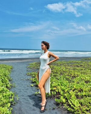 Kim Hee-jung Instagram - Where will you be spending summer this year?🐚🤍