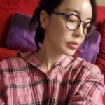 Kim Hye-eun Instagram - 왜 그런 날 있죠?눈뜰 힘도 없는 날. 그래도 사진을 찍어봅니다. 열심히 살았음을 말하는 날이기에. 그리운 이를 기다리며 누워봅니다. 굿나잇.