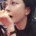 Kim Hye-eun Instagram – 나이가 느껴지는 날.
뭐에서 느껴졌게요?못맞추기를 ~~^^