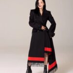 Kim Hye-eun Instagram – 기부의상:알렉산더 맥퀸 롱코트 
우아한 친구들  촬영때 한번. 시상식때 한번 .이렇게 딱 두번 입었어요.
가격은 대충 아시죠?알렉산더 맥퀀 백퍼센트 울모예요.사이즈는 55
홍지민배우가 벼르고 있으니 빨리 오셔요.
원더마켓.12월 8일입니다.
#원더마켓