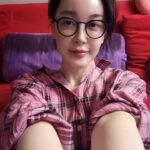 Kim Hye-eun Instagram - 왜 그런 날 있죠?눈뜰 힘도 없는 날. 그래도 사진을 찍어봅니다. 열심히 살았음을 말하는 날이기에. 그리운 이를 기다리며 누워봅니다. 굿나잇.