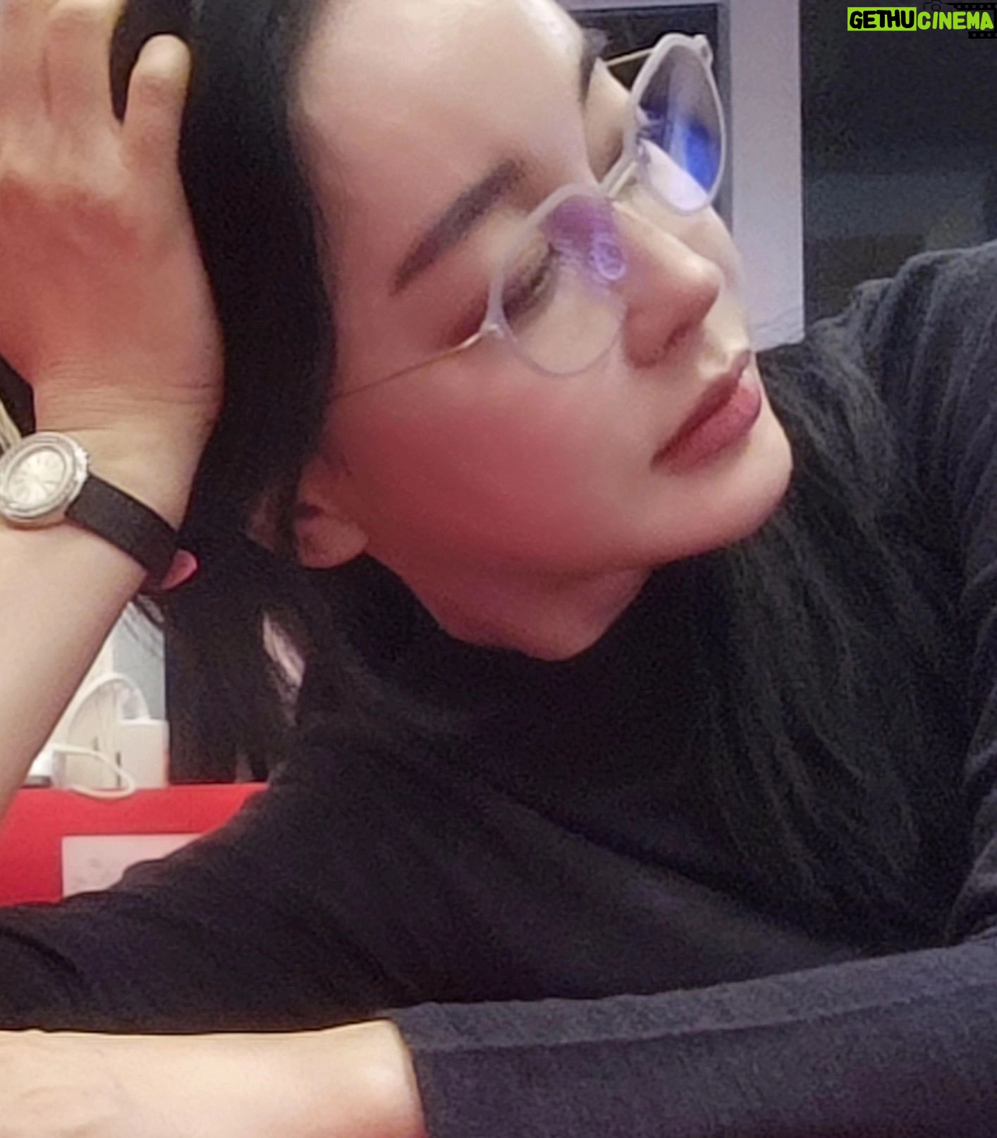 Kim Hye-eun Instagram - 나이가 느껴지는 날. 뭐에서 느껴졌게요?못맞추기를 ~~^^