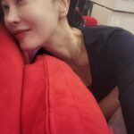 Kim Hye-eun Instagram – 발레 스트레칭을 한지 벌써 1년이 훌쩍.
많이 바뀌었네요.드디어 목에 잔근육잡힌다고 기록을 남겨봅니다.
뿌듯.그리고 상쾌.
늦은 이시간.
환민이가 누나가 봐야한다며 남겨둔 공연.잊지못할 것같아.
사진을 못찍어 아쉽지만 .꿈꾼듯 황홀한 공연.보여줘서 고마워.
목근육은 발레쌤. 행복한 내표정은 더그레이트쇼 오환민대표께 바칩니다.♡
#더그레이트쇼.#오환민 #최한준