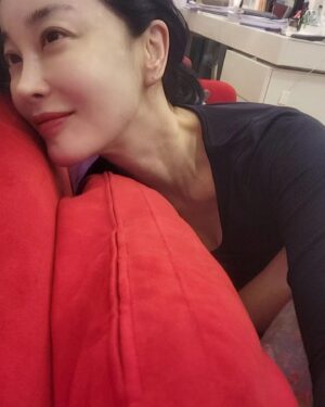 Kim Hye-eun Instagram - 발레 스트레칭을 한지 벌써 1년이 훌쩍.
많이 바뀌었네요.드디어 목에 잔근육잡힌다고 기록을 남겨봅니다.
뿌듯.그리고 상쾌.
늦은 이시간.
환민이가 누나가 봐야한다며 남겨둔 공연.잊지못할 것같아.
사진을 못찍어 아쉽지만 .꿈꾼듯 황홀한 공연.보여줘서 고마워.
목근육은 발레쌤. 행복한 내표정은 더그레이트쇼 오환민대표께 바칩니다.♡

#더그레이트쇼.#오환민 #최한준