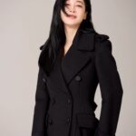 Kim Hye-eun Instagram – 기부의상:알렉산더 맥퀸 롱코트
우아한 친구들 촬영때 한번. 시상식때 한번 .이렇게 딱 두번 입었어요.
가격은 대충 아시죠?알렉산더 맥퀀 백퍼센트 울모예요.사이즈는 55
홍지민배우가 벼르고 있으니 빨리 오셔요.
원더마켓.12월 8일입니다.
#원더마켓