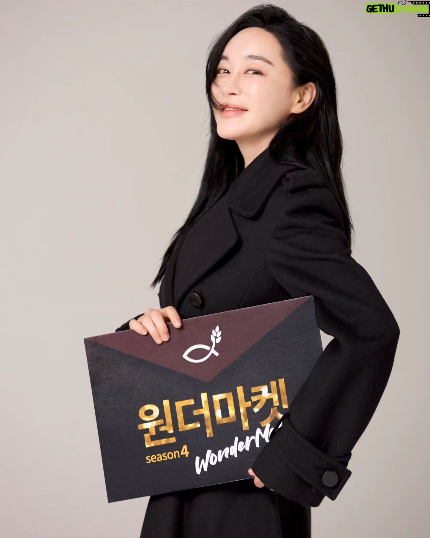 Kim Hye-eun - 7.5K Likes - 기부의상:알렉산더 맥퀸 롱코트
우아한 친구들 촬영때 한번. 시상식때 한번 .이렇게 딱 두번 입었어요.
가격은 대충 아시죠?알렉산더 맥퀀 백퍼센트 울모예요.사이즈는 55
홍지민배우가 벼르고 있으니 빨리 오셔요.
원더마켓.12월 8일입니다.
#원더마켓