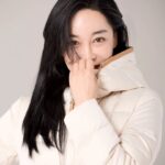 Kim Hye-eun Instagram – 쨔잔 !!!^^
드뎌 원더마켓.
제가 기부하는 코트^^
새옷이구요.구스입니다.절대 뚱뚱해 뵈지않는 날씬이 슬림형 구스다운.
잘없는 디자인이죠?실제 보면.이걸 왜 기부하세요?하실거예요.
사이즈는 55 입니다.
#원더마켓