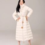 Kim Hye-eun Instagram – 쨔잔 !!!^^
드뎌 원더마켓.
제가 기부하는 코트^^
새옷이구요.구스입니다.절대 뚱뚱해 뵈지않는 날씬이 슬림형 구스다운.
잘없는 디자인이죠?실제 보면.이걸 왜 기부하세요?하실거예요.
사이즈는 55 입니다.
#원더마켓