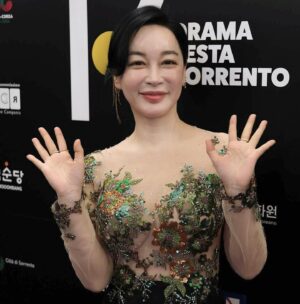 Kim Hye-eun Instagram - 여러분 그거 아세요..???
저희 배우님 소렌토 다녀오셨어요!!
20240314-17일까지 이탈리아 소렌토에서 진행된 
k-드라마 페스타에 김혜은 배우님께서 참여하셨습니다❤️
또한 배우님께서 올해의 배우상까지 수상하셨다는 사실..!!!✨🏆
다시 한번 배우님의 수상을 축하드립니다❤️❤️

#김혜은 #kimhyeeun #kdramafesta
