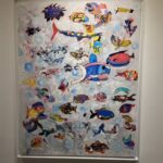 Kim Hye-eun Instagram - 아르브뤼 미술상. 발달장애 작가들의 그림.상을 받은 작가들의 전시가 궁금했다. 그들의 사고가 오히려 더 비장애인인 나보다 더 자유롭지 않을까? 어쩌면 내가 .우리가 장애와 비장애로 나누는 그 자체에 있어 교만과 독선과 편협을 증명하고 있을지도 모른다. 어쩌면 발달장애를 가진 이들이 욕망에 찌든 비장애인보다 더 자유로운 지혜와 겸손과 관대함을 가지고 있을지 모른단 생각을 해본다. 실제로 작품들은 잘모르는 내가 보기에 기존에 봐왔던 작품보다 더 순수하고 명료하며 자유로운 느낌이었다. 무엇보다 삶의 고통과 희망이 뚜렷하게 느껴져서 이게뭐지?하고 되묻던 기존의 전시회에서 갸우뚱 했던 시간이 줄어듦을 느낄수 있었다. 기획자인 국민일보 손영옥기자님의 발달장애작가 란 단어 대신 쓴 신경다양성작가 란 단어 가 너무나 좋다. 신경 (神經 ): ,신이 다니는 길 전시제목:신이 다니는 길,그 길 위의 목소리들 어쩜 이리 이쁜 생각을 하셨을까? 우리도 이 길 위를 같이 걷고 있지 않은가?♡ 한국실험미술의 대가이신 이건용작가의 후원을 받아 제정한 신경다양성 작가들의 축제, 국민일보 아르브뤼 미술상. 여러분도 신이 다니는 길 위의 목소리를 들어보시길 추천합니다.^^ #국민일보아르브뤼미술상 #이건용작가후원 #총괄기획손영옥 # 전시:KCDF 갤러리 (인사동).2월 26일까지