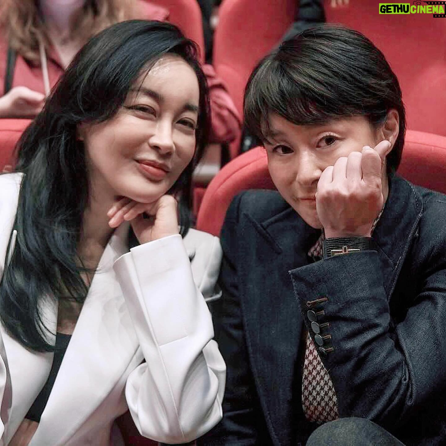 Kim Hye-eun - 6.1K Likes - 여러분 그거 아세요..???
저희 배우님 소렌토 다녀오셨어요!!
20240314-17일까지 이탈리아 소렌토에서 진행된
k-드라마 페스타에 김혜은 배우님께서 참여하셨습니다❤️
또한 배우님께서 올해의 배우상까지 수상하셨다는 사실..!!!✨🏆
다시 한번 배우님의 수상을 축하드립니다❤️❤️
#김혜은 #kimhyeeun #kdramafesta