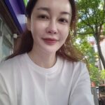 Kim Hye-eun Instagram – 우리 동네 아니니 CU앞 파라솔에 다 앉구..^^
쳐다보거나 말거나^^
스벅가서 대본볼까 하다 날씨를 즐기기로.^^
딸이 너무 보고싶다.♡
#영화 #광주