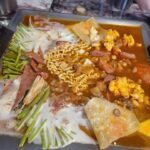 Kim Hye-eun Instagram – 첨 먹어보는 맛.
미쿡에서 먹는 부대찌개랄까?호불호 정확히 있을것 같은 맛인데.
나는 이국적인 독특함에 한표.
허허.이런맛을 내다니요.♡♡♡ 하여간 마늘슬라이스도 어쩜 그리 바싹히지?
#울트라회관 #서초동 #미쿡느낌부대찌개 #마늘슬라이스제육볶음