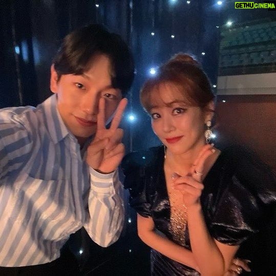 Kim Hyo-jin - 12.4K Likes - 주협이랑 더덕축제 하던 날 한 컷~~💚 용관이랑 란주