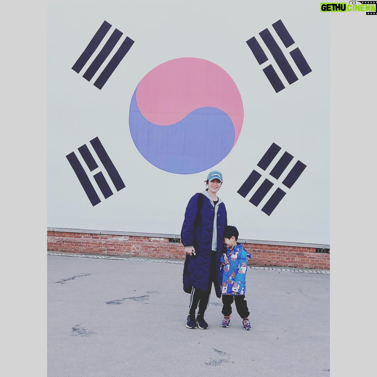 Kim Hyo-jin - 5.8K Likes - 첫째가 찍어준 사진~ 오늘도 여기저기 다니며 열심히 놀았다~ #육퇴#에너지넘치는아들둘#엄마는넉다운#서대문형무소역사관🇰🇷