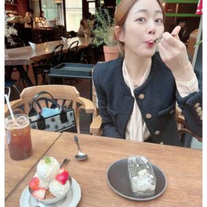 Kim Hyo-jin Instagram - 오랜만에 활란언니와 데이뚜💕
