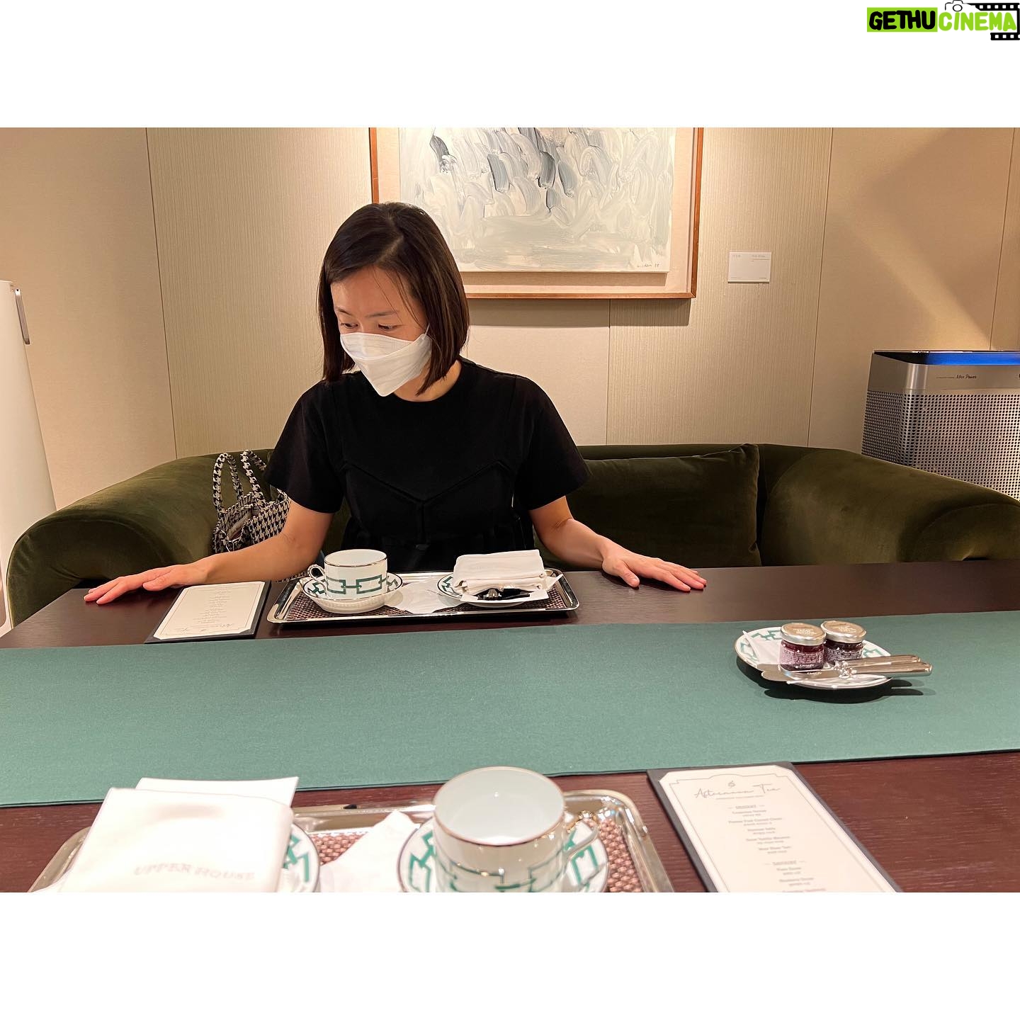 Kim Hyo-jin Instagram - 드라마에 그리고 나나에 푹 빠져서 울다가 웃다가 했던 내 친구. 나를 위해 이렇게 또 서프라이즈를 준비해 주었다❤️ #너의응원이감동이었어#고마워#사랑해#아니거의평론가수준이야