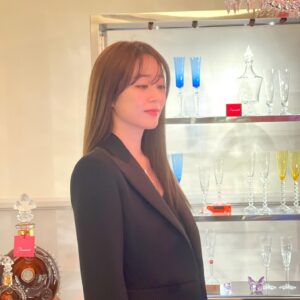 Kim Hyo-jin Instagram - 바카라와 필립스탁의 협업 20주년 전시에 다녀왔어요. 하나의 예술 작품 같았던 바카라 제품들. #baccarat #PhilippeStarck#탈레랑바이필립스탁#ad