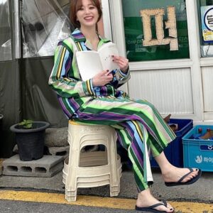 Kim Hyo-jin Instagram - 넘넘 사랑스런 정연언니와 중옥오빠~~~ 세트에서 한컷💚 #옥탑방더덕주파티찍던날#언니오빠와함께해서#영광이었습니다💚#촬영하면서도웃음이끊이질않았던#란주와상두와하정#무인도의디바