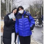 Kim Hyo-jin Instagram - 감독님과 촬영장에서~~~ 💕 #그리운모범현장#모범형사2