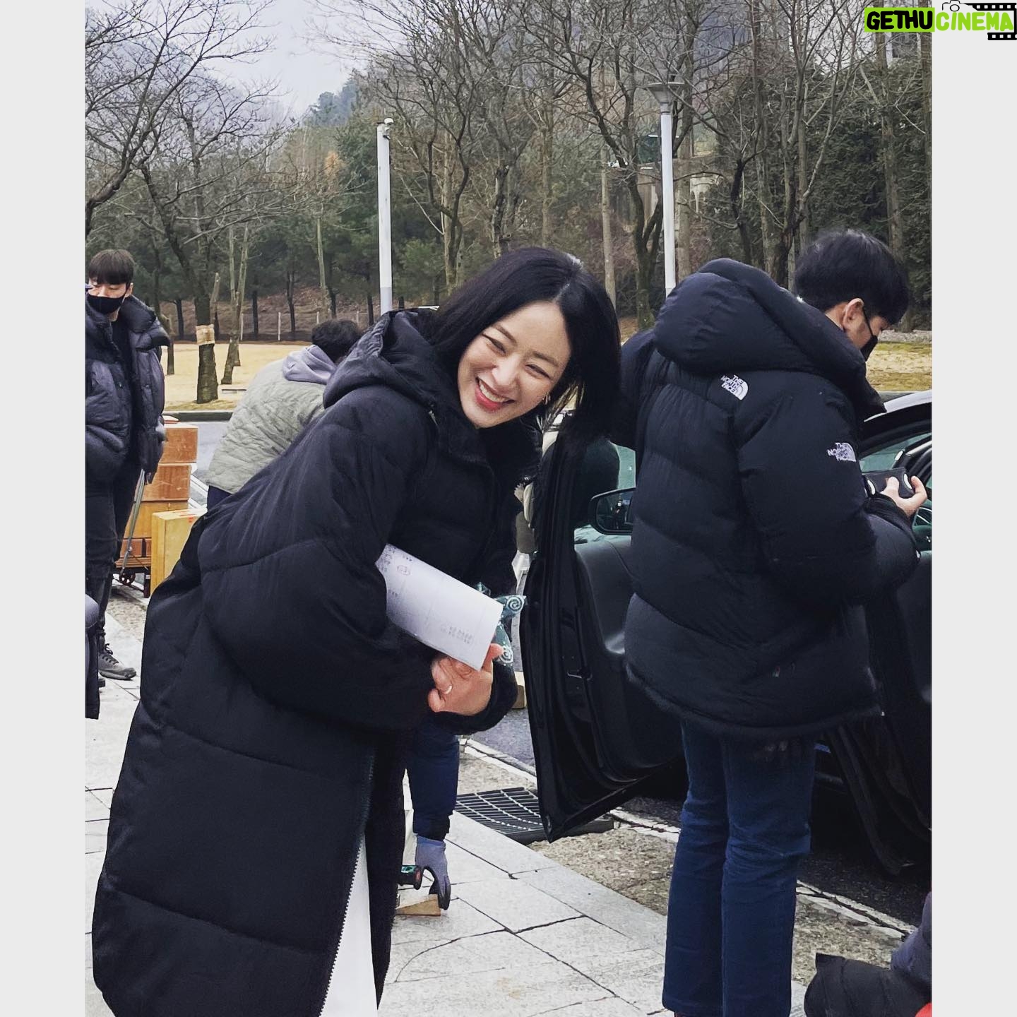 Kim Hyo-jin Instagram - 감독님과 촬영장에서~~~ 💕 #그리운모범현장#모범형사2