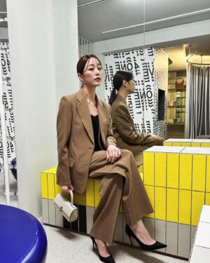 Kim Hyo-jin Instagram - 🫶🫶 
@vunque_official

#vunque #vunque_Aperitivo #분크 #ad