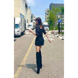 Kim Hyo-jin Instagram - 6월의 어느날 촬영장에서.. #무인도의 디바#기록#란주언니