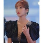 Kim Hyo-jin Instagram - 나무 홍보팀에서 촬영해준 란주웅니💚 란주 더덕축제에 맞게 꾸며봤던날~ 시간이 참 빠르다.. 그 날 현장의 공기,떨림,설렘. #윤란주#무인도의디바#더덕축제